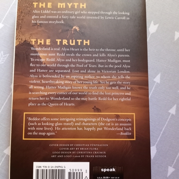 The Looking Glass Wars by Frank Beddor - Picture 3 of 3